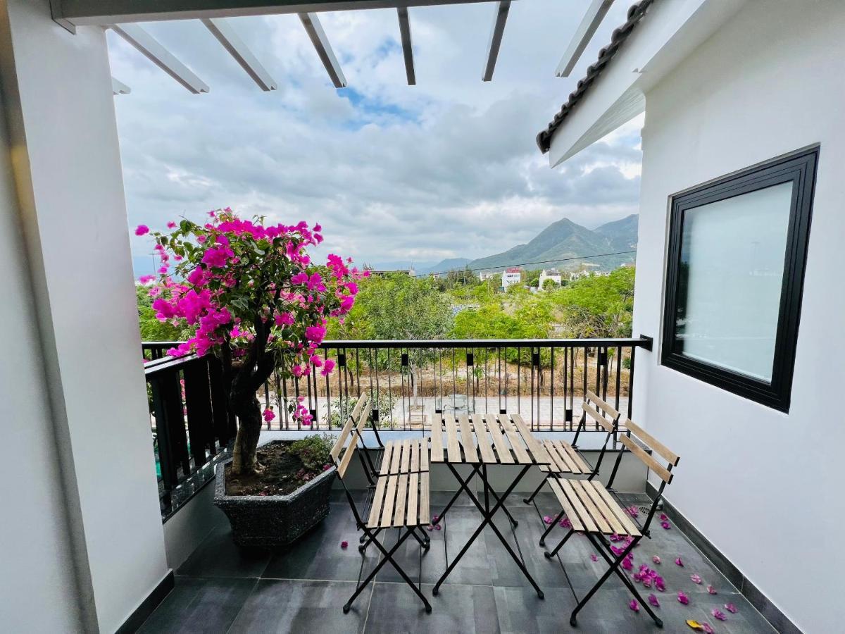 The Track Homestay - Near Bai Dai Beach Cam Lam المظهر الخارجي الصورة