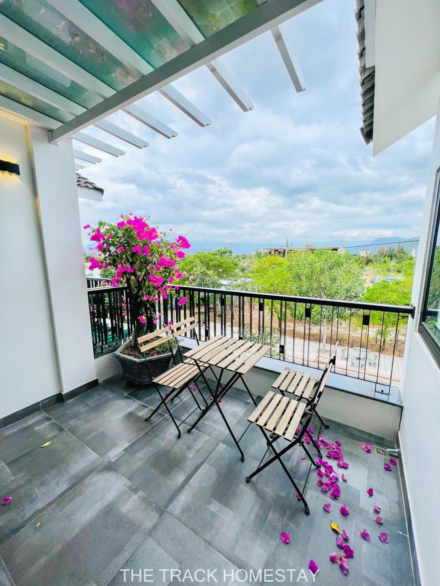 The Track Homestay - Near Bai Dai Beach Cam Lam المظهر الخارجي الصورة