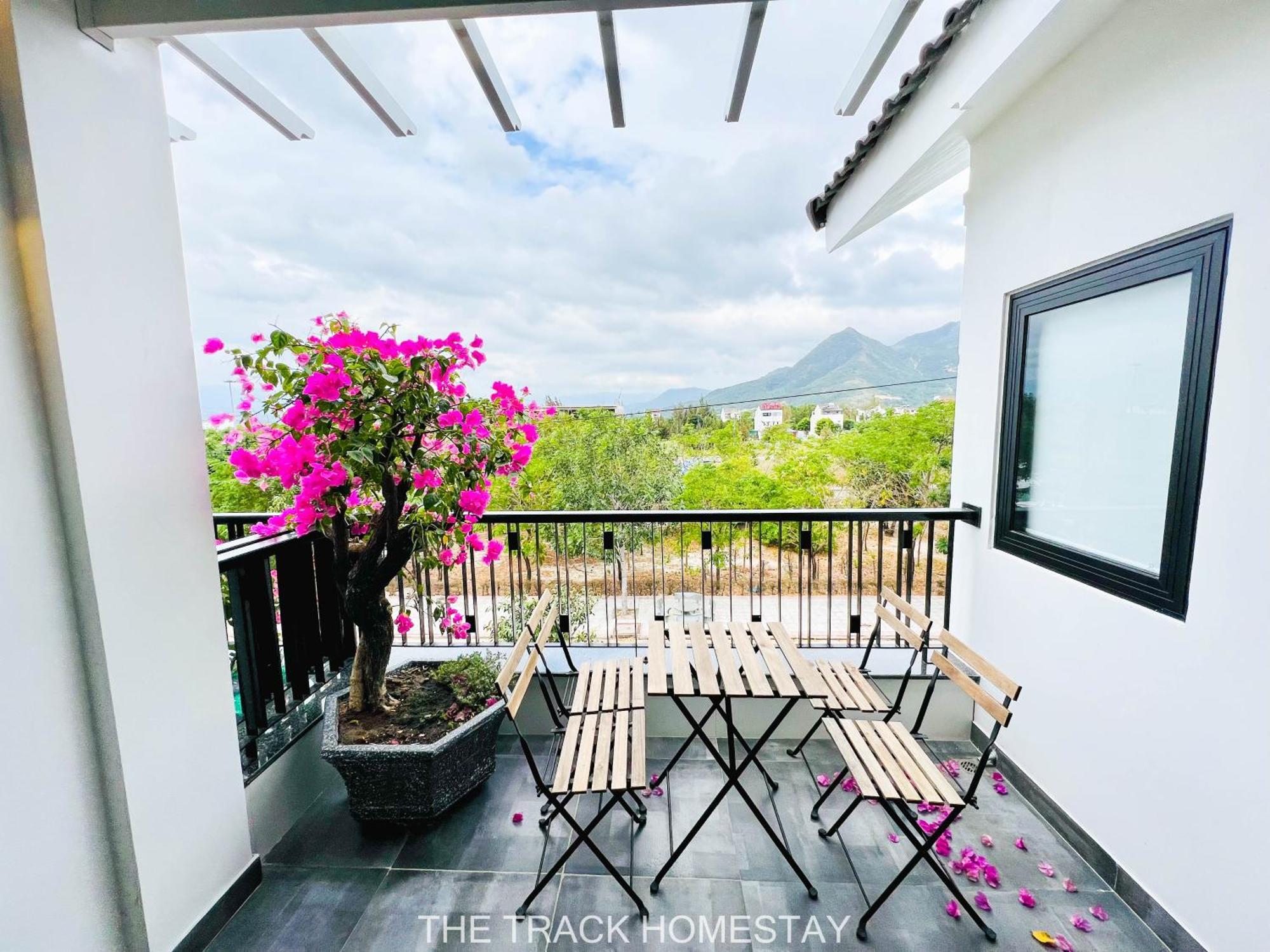 The Track Homestay - Near Bai Dai Beach Cam Lam المظهر الخارجي الصورة